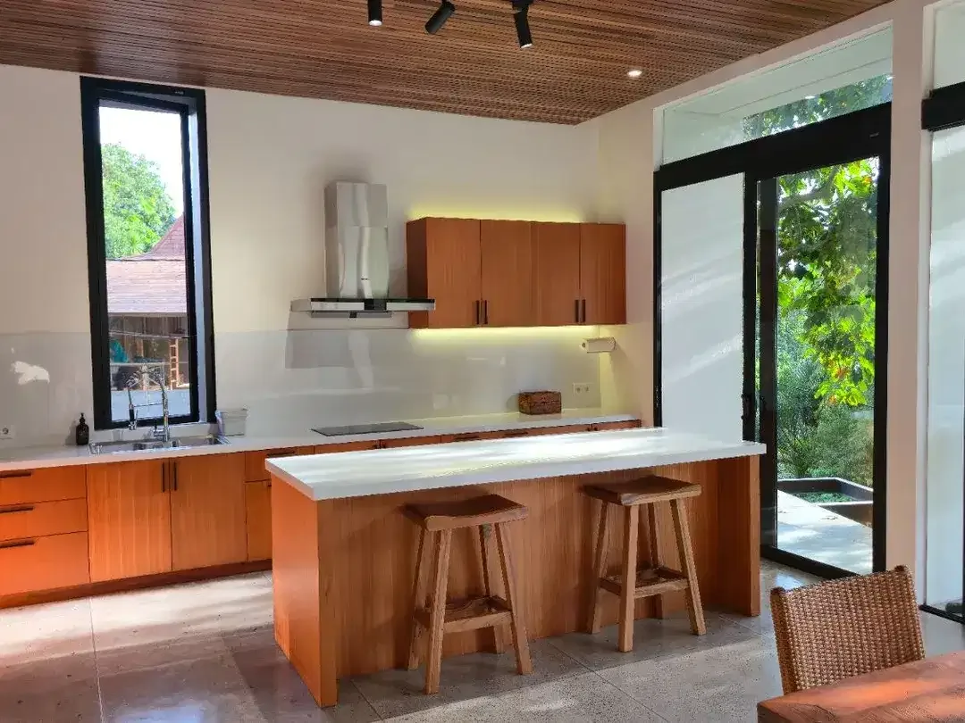 Stunning 4 Bedrooms Villa Surrounded by Nature - Image 9 of 10
