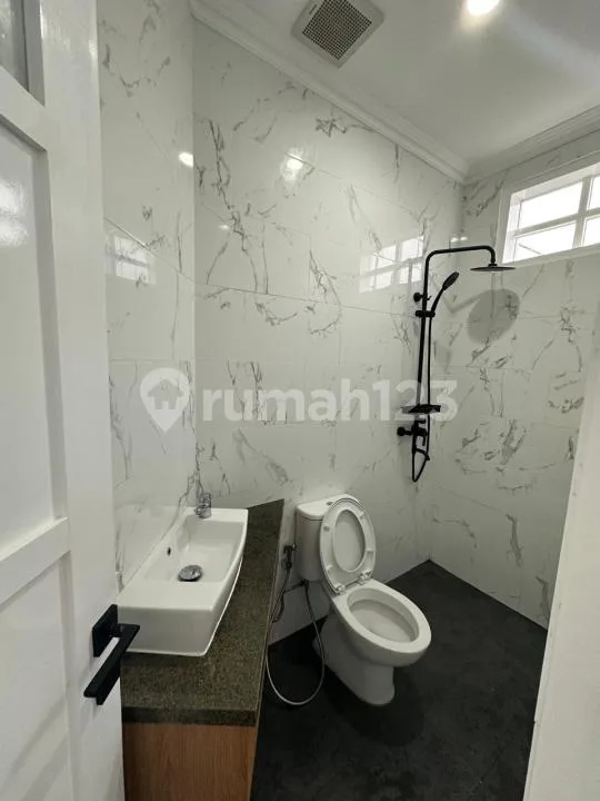 Rumah Model Townhouse Semi Furnish Denpasar Barat - Image 3 of 4