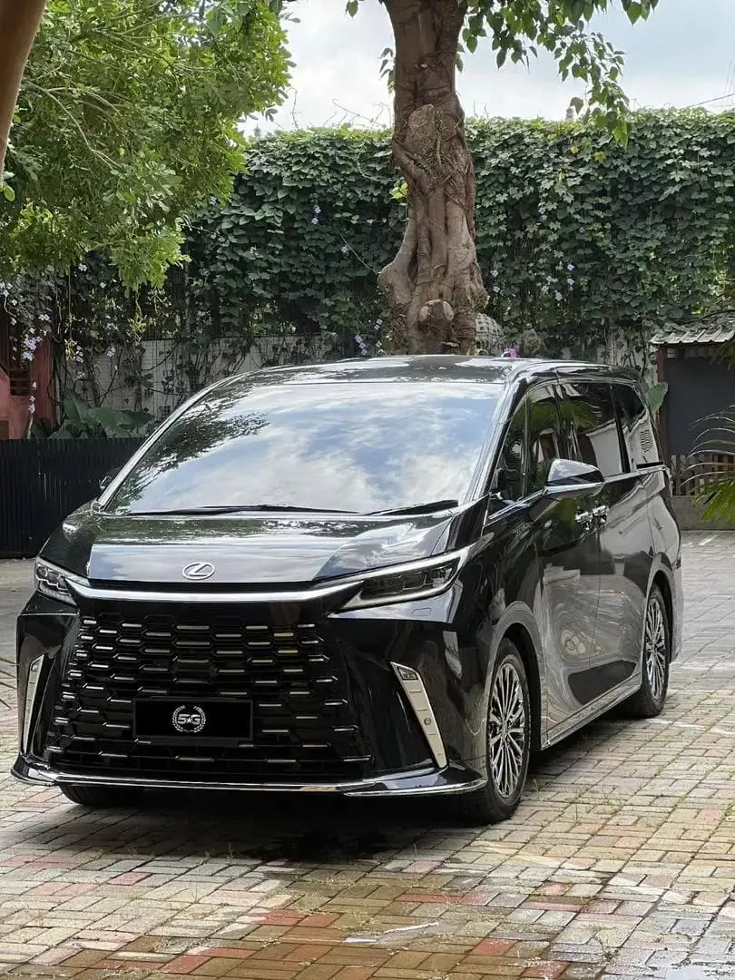 LEXUS LM350h 4SEATER 2024 GRAPHITE BLACK - Image 2 of 10