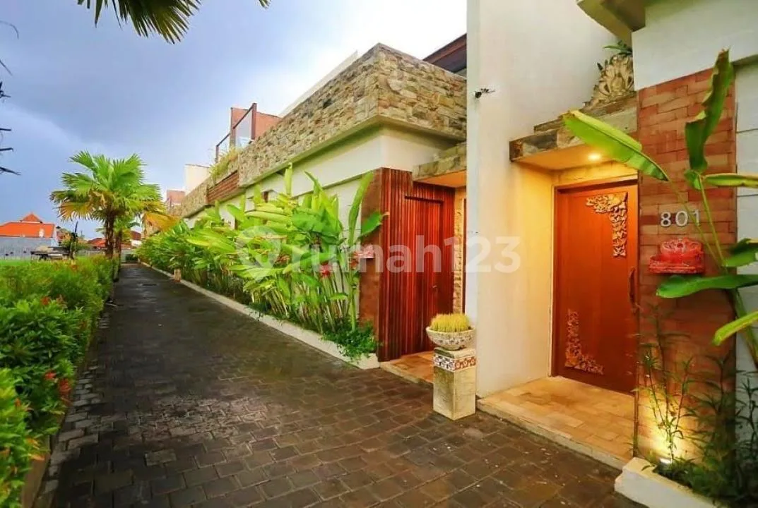 Dijual Kompleks Villa Mewah dengan View Sawah & Sunset di Batubelig - Bali - Image 1 of 4