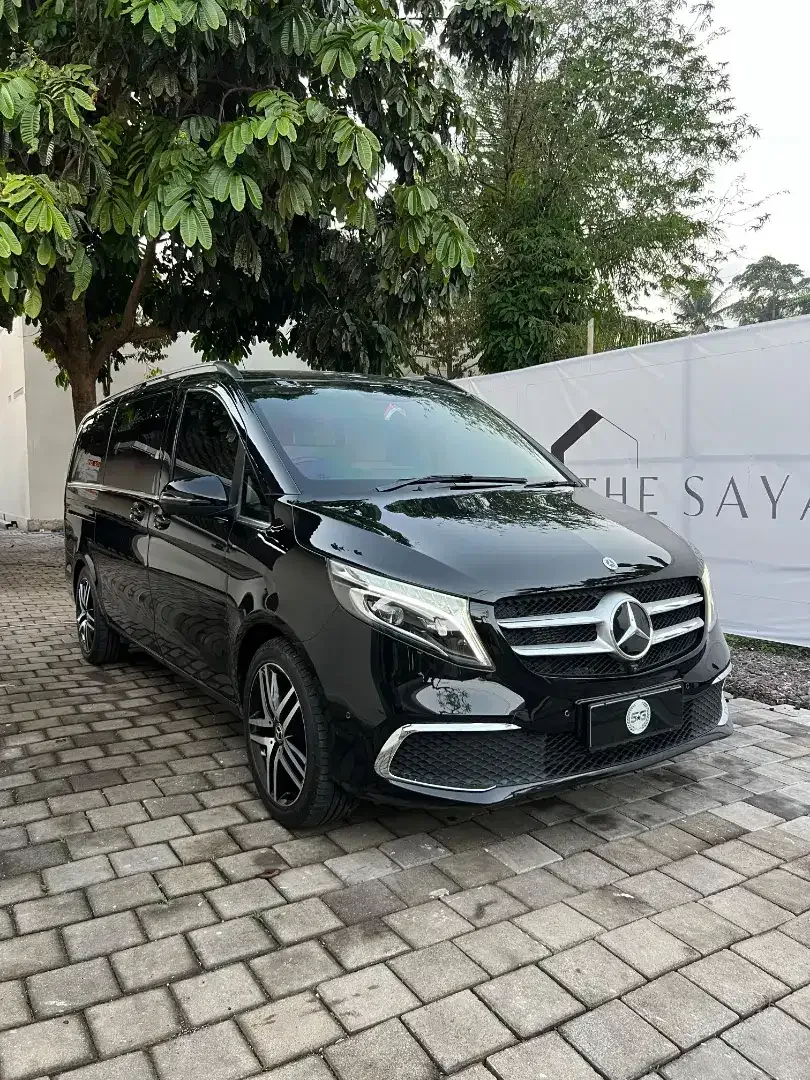 MERCEDES BENZ V250 AVANTGARDE 2022 BLACK LOMBARDI - Image 1 of 10