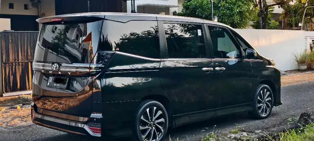 TOYOTA VOXY 2022 pajak panjang  no PR 36rb km Asli DK - Image 4 of 7