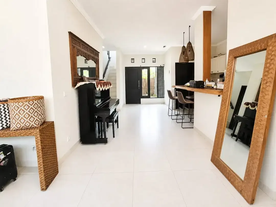 Dijual Segera! Rumah Strategis, One Gate, Security 24 Jam di Kerobokan Dekat Seminyak dan Umalas, Harga MURAH! - Image 3 of 10