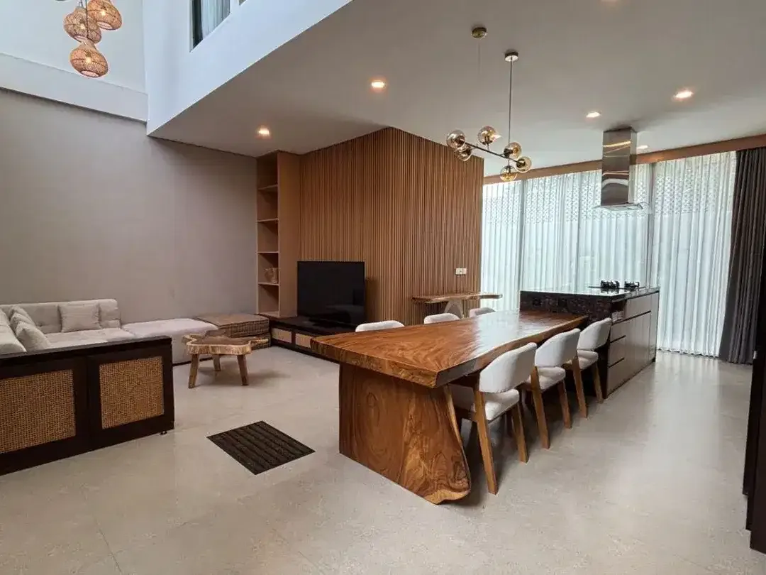 FOR SALE VILLA BEST INVESTMENT KAWASAN SANGAT STARTEGIS DI SEMINYAK - Image 1 of 10