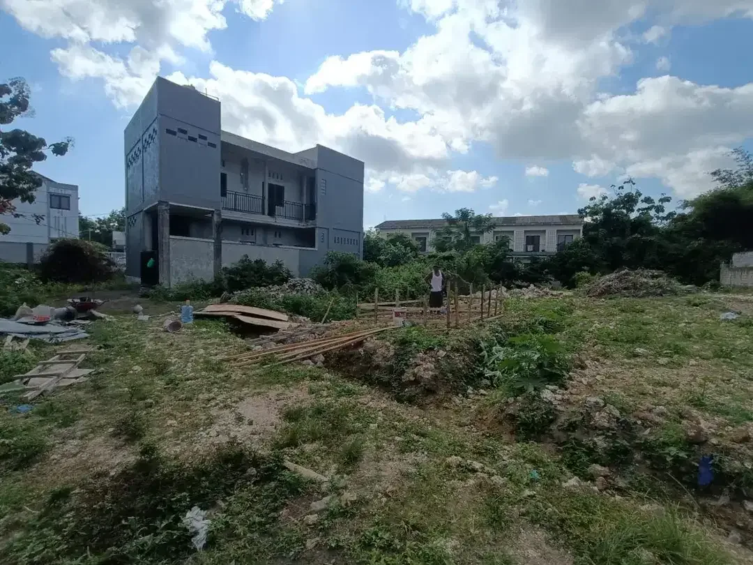 Tanah SHM Lingkungan Perumahan dan Kost Eksisting Siap Bangun dengan Harga Menarik di Puri Gading Jimbaran - Image 4 of 6