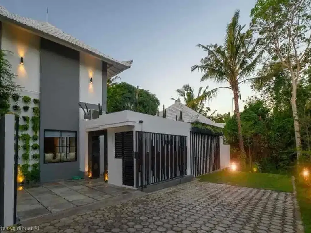 FOR SALE – VILLA MODERN CANGGU
Lokasi strategis, lingkungan tenang, siap huni - Image 1 of 10