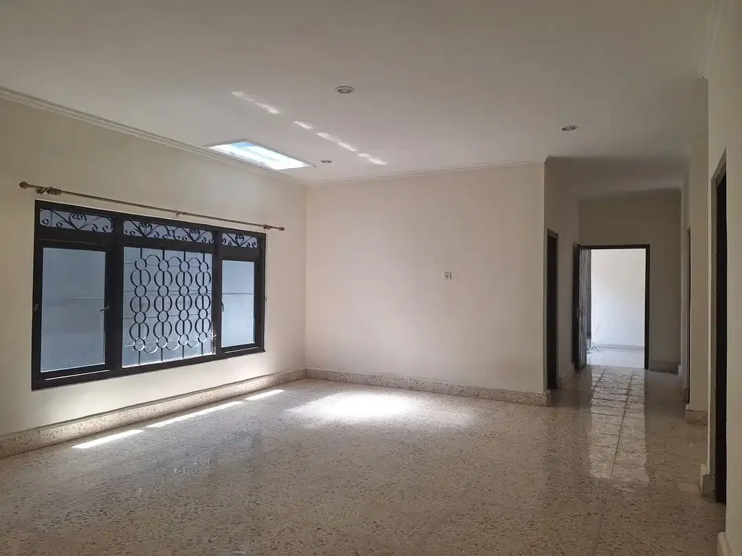 Rumah Cocok Untuk Kantor dan Bimbel di Jl Gadung Denpasar Utara - Image 3 of 10