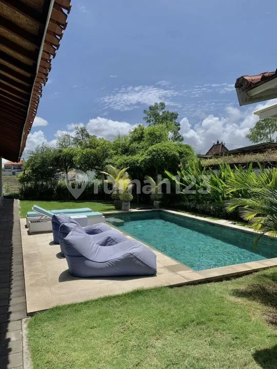 Villa Aktif Pool Lengkap Strategis View Sawah Dekat Pantai Canggu - Image 4 of 4