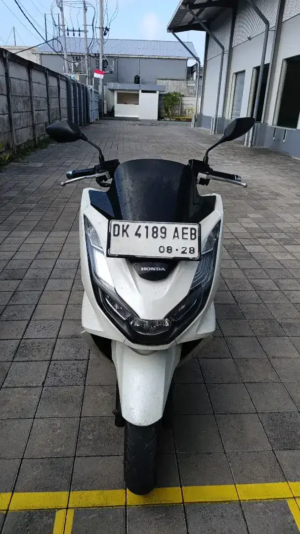 Motor honda PCX Putih ABS - Image 2 of 7