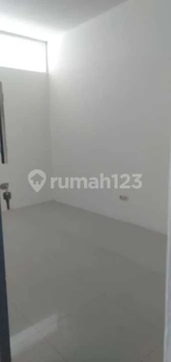 Disewakan/Dijual Rukonyaman - Strategis - Luas Jalan Didepan 6Mâ¹ - Image 3 of 4