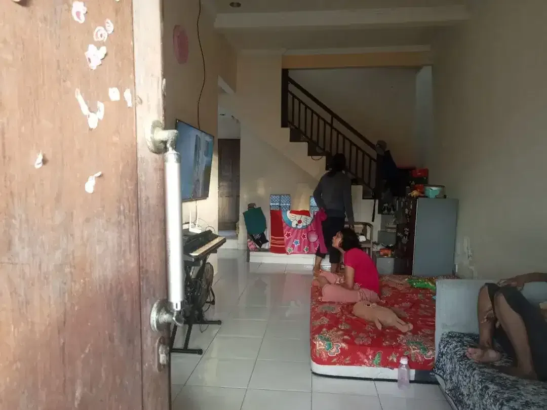 RUMAH LANTAI DUA TAMAN GRIYA FASILITAS GARASI LUAS - Image 7 of 10