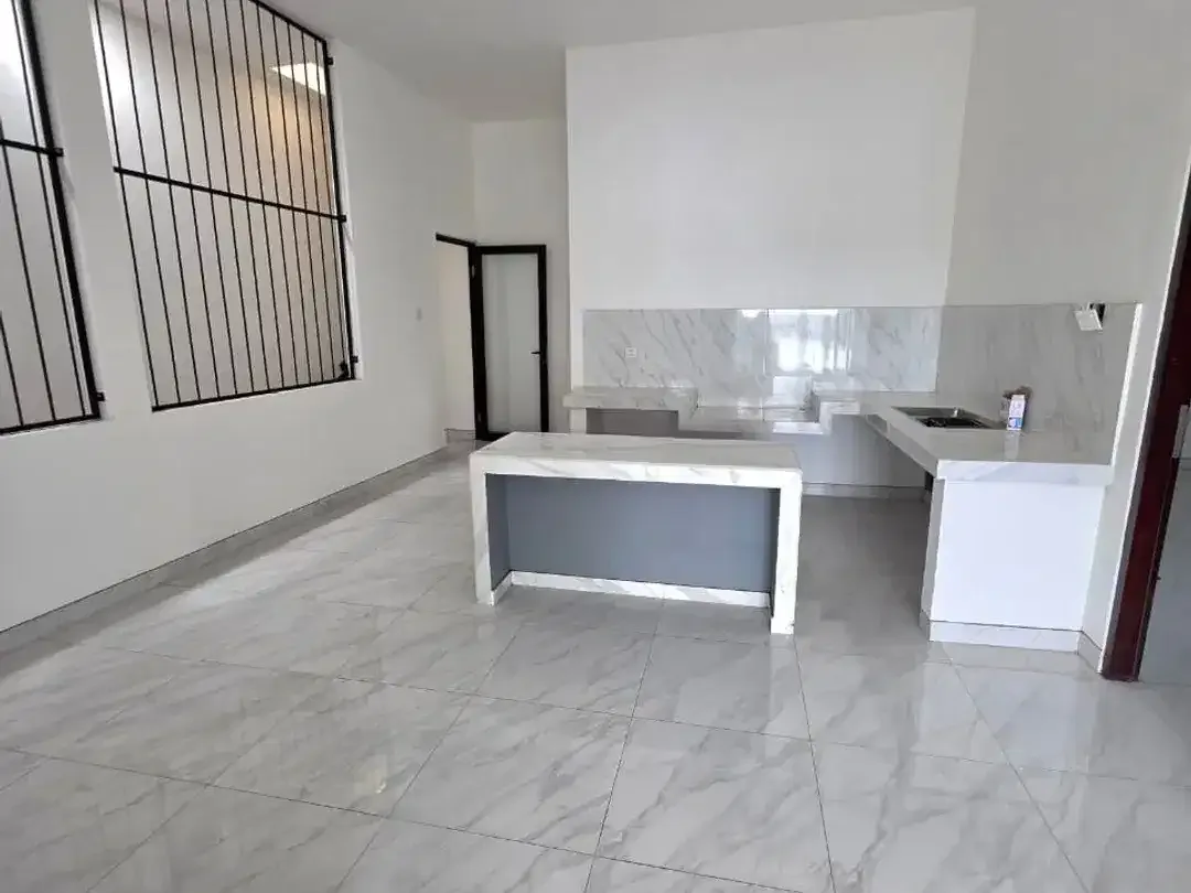Ruko Strategis 3 Lantai di Pinggir Jalan Raya Utama – Jl. Gn. Tangkuban Perahu, Padang Sambian - Image 4 of 10
