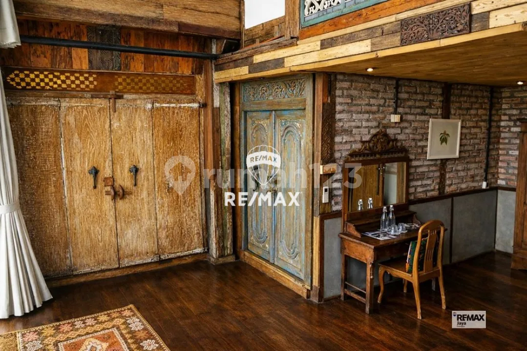 Stylish Rustic Mezzanine Living For Rent In Canggu - Image 2 of 4
