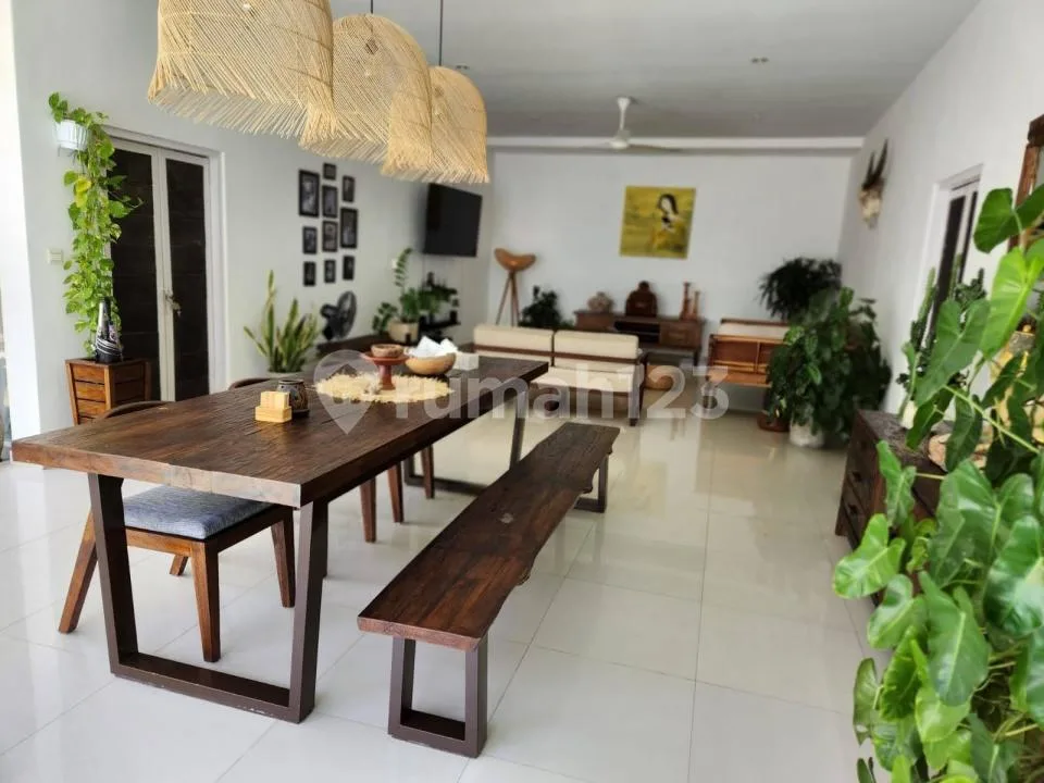 Villa Lengkap Strategis Nyaman Dekat Pantai Seminyak di Kerobokan - Image 4 of 4