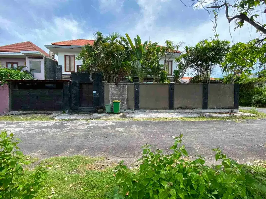 Jarang ada jual , Rumah Villa 2 are di dekat jl Bidadari seminyak Kuta Bali - Image 2 of 10