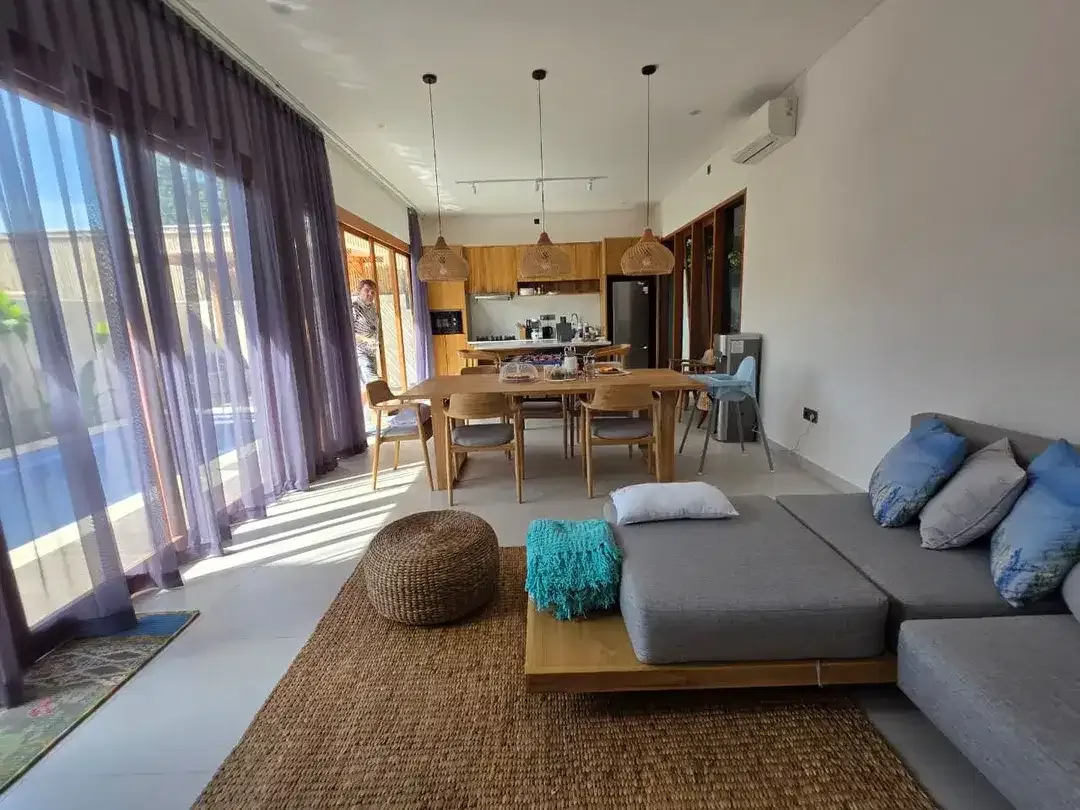 SPACIOUS 4BR VILLA FULLY FURNISHED WALK TO SANUR BEACH - Image 4 of 9