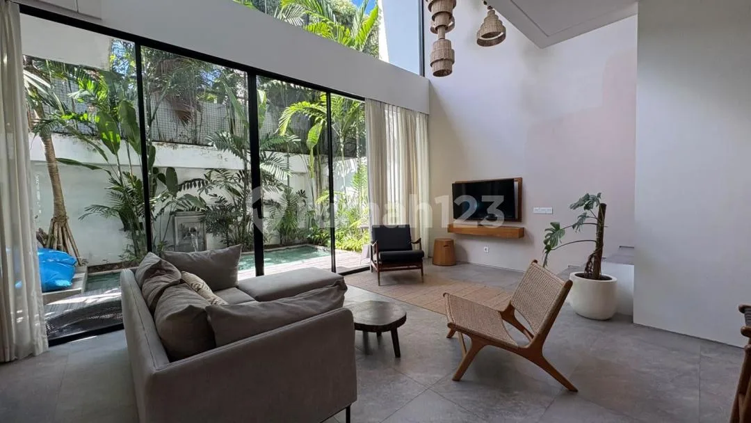 For Rent - Spacious 3Br Villa With Pool In Tumbak Bayuh Canggu - Image 1 of 4