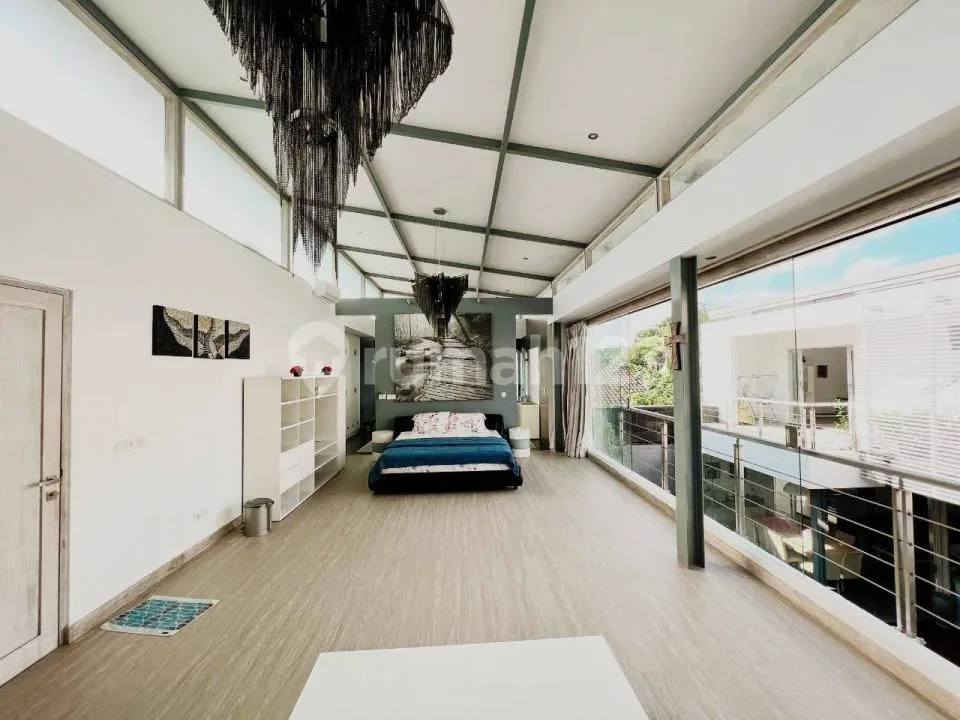 Villa Minimalis Furnished Pool Strtategis Dekat Pantai Batu Belig - Image 3 of 4