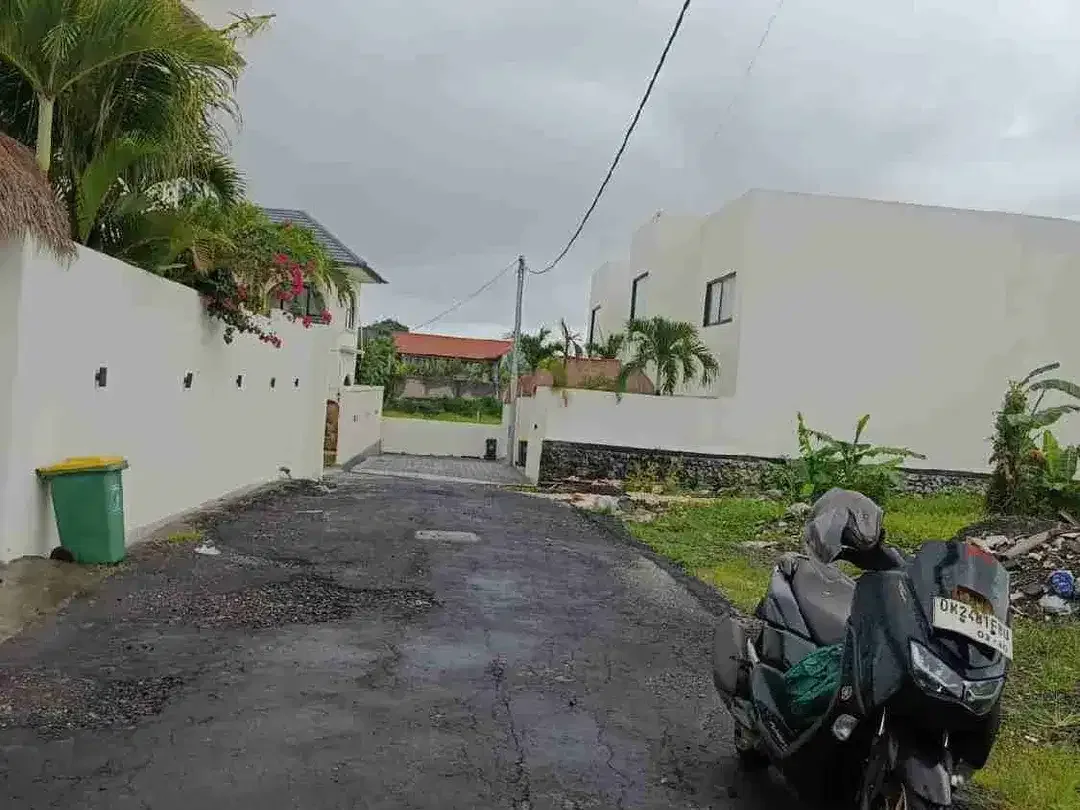 TANAH BUDUK PERBATASAN DENGAN CANGGU LINGKUNGAN VILLA AREA VIEW SAWAH - Image 1 of 7