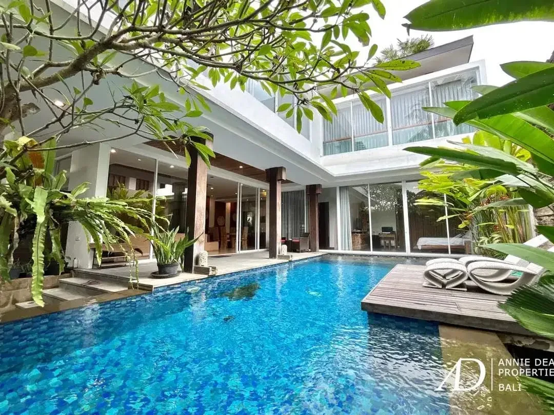 FREEHOLD 3-BEDROOM VILLA SET WITHIN GATED COMPLEX IN SEMINYAK - Image 1 of 10