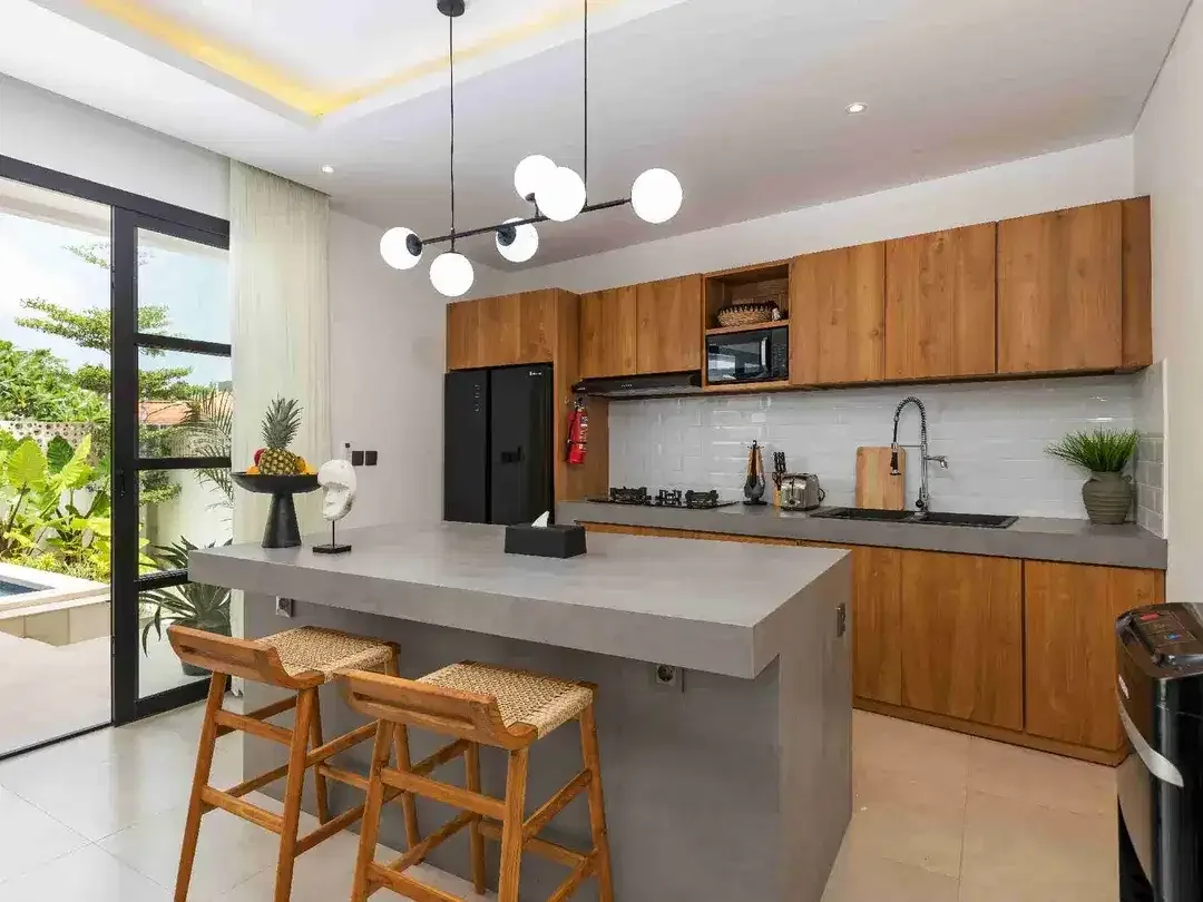 FOR RENT & SALE MODERN TROPICAL VILLA 3 BEDROOM PERERENAN CANGGU - Image 8 of 10