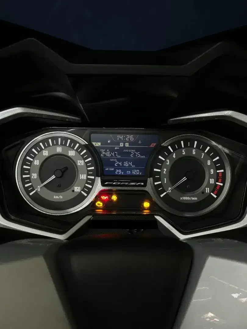 MATIC MEWAH‼️ Honda Forza 250 ABS 2018 Silver TERMURAH Mustika malang - Image 4 of 10