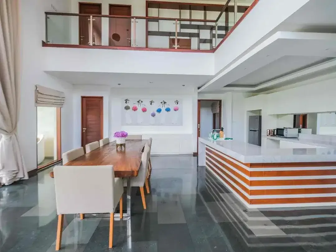 For Sale 
6 Bedroom Villla 
With Stunning Rice filled, Ocean and Mountain View
Located at Canggu, Cemagi - Image 9 of 10