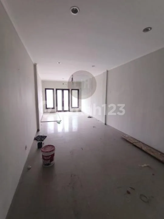 Suitable For Office or Business! Shophouse at Denpasar Barat Area, Good Access and located in busy area - Image 3 of 4