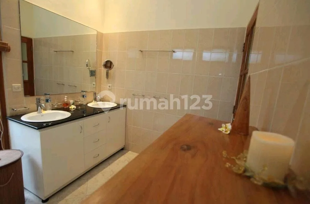 FOR SALE beach front villa in lovina With sunset view - Image 4 of 4
