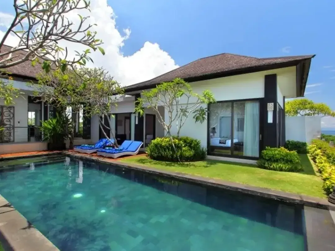 BEACHFRONT VILLA FOR YEARLY RENT IN NUSA DUA - Image 2 of 9