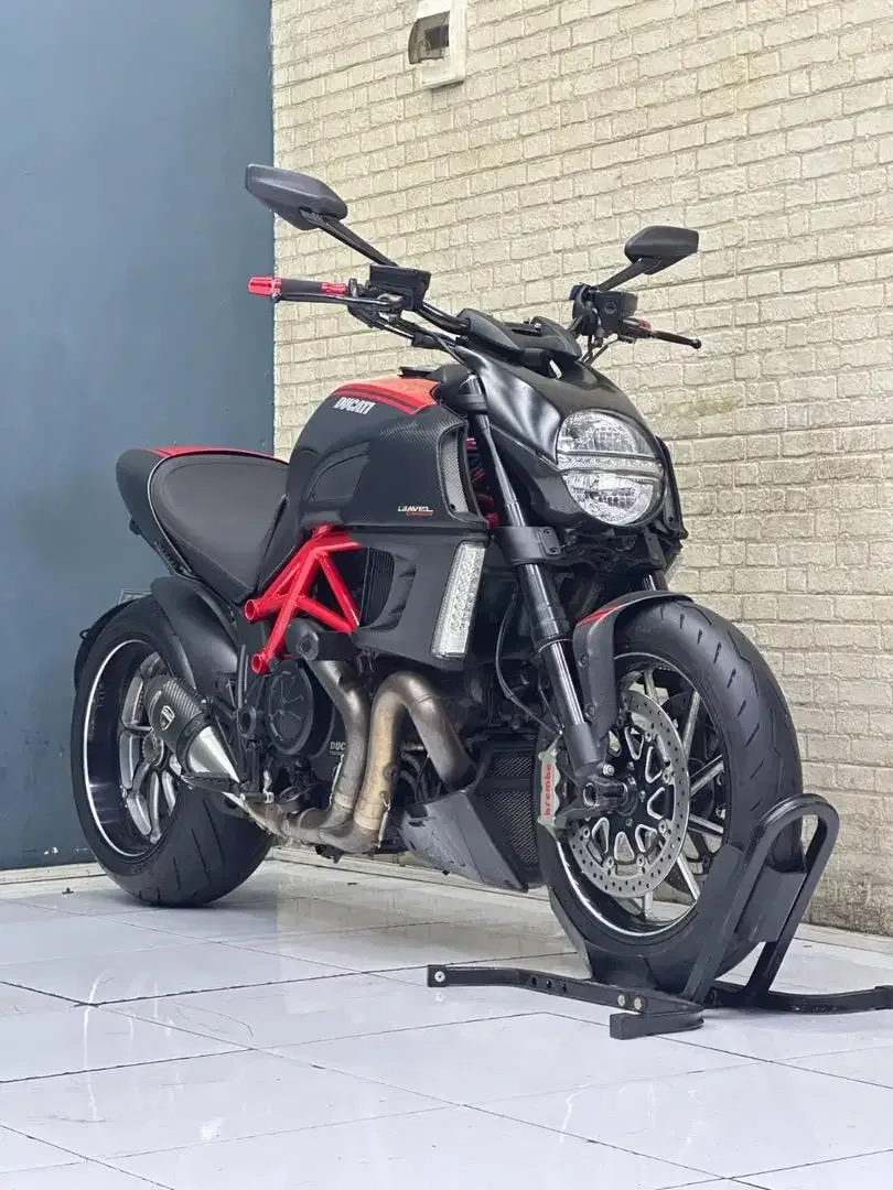 Moge Ducati Diavel red carbon mustika motor - Image 5 of 10