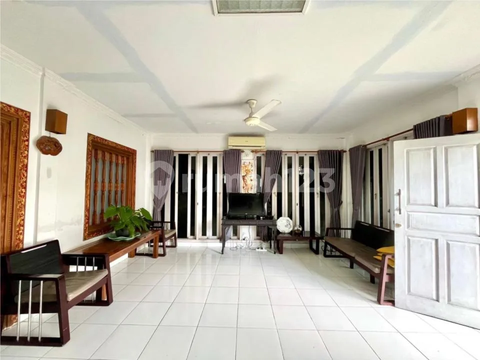 Siap Huni Rumah Mewah Halaman Luas Area Renon - Image 3 of 4