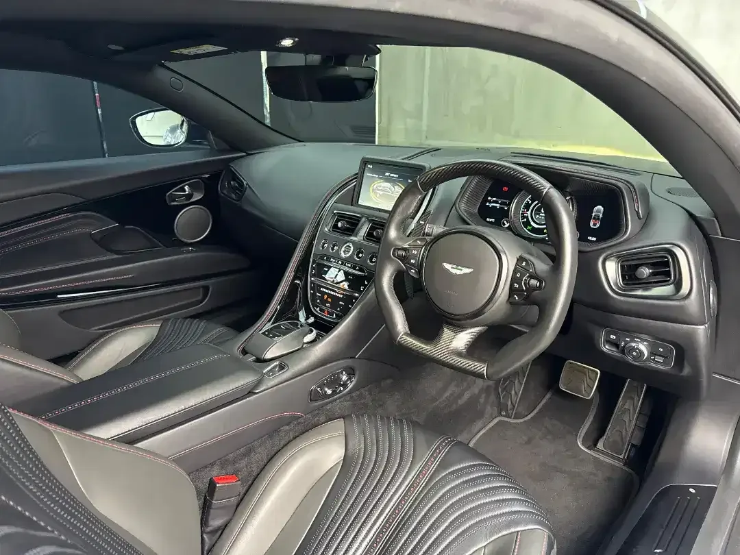 Aston Martin DB11 V8 Concours Blue 2022 - Image 4 of 10