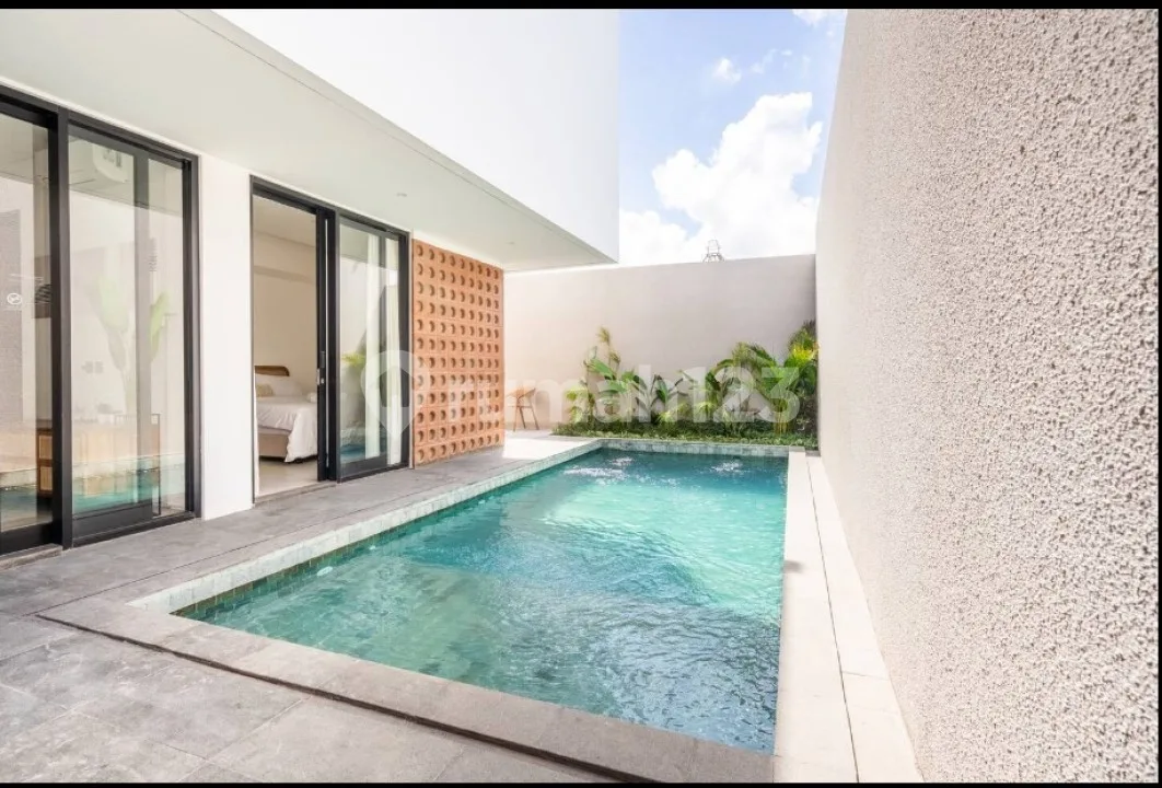 Modern 3 Bedroom Villa Kedampang Kerobokan Close to Seminyak - Image 1 of 4