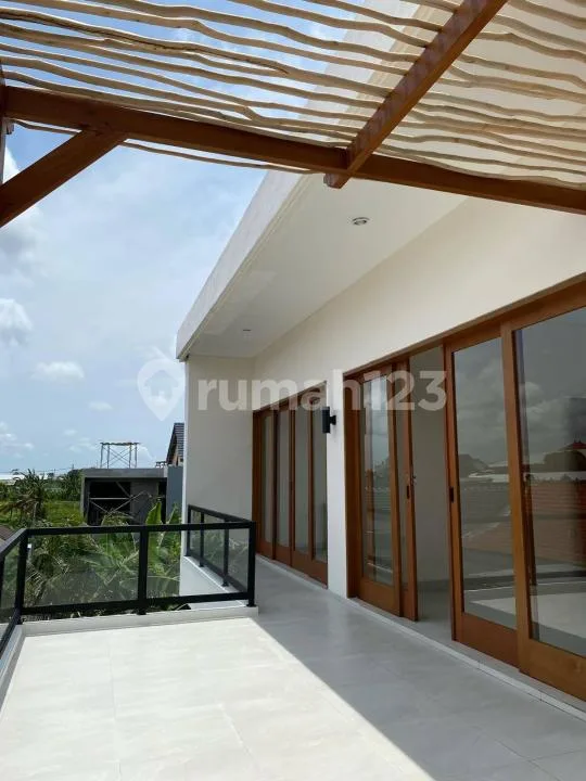 Villa Bangunan Baru Lengkap Lokasi Strategis di Canggu - Image 3 of 4