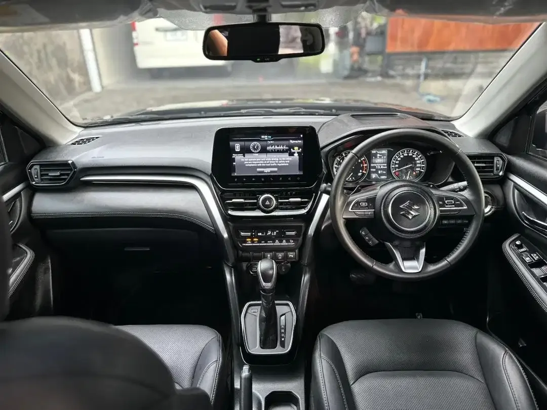 GRAND VITARA GX HYBRID 2024 PMK 2025 MATIC ASLI BALI LOW KM - Image 7 of 10