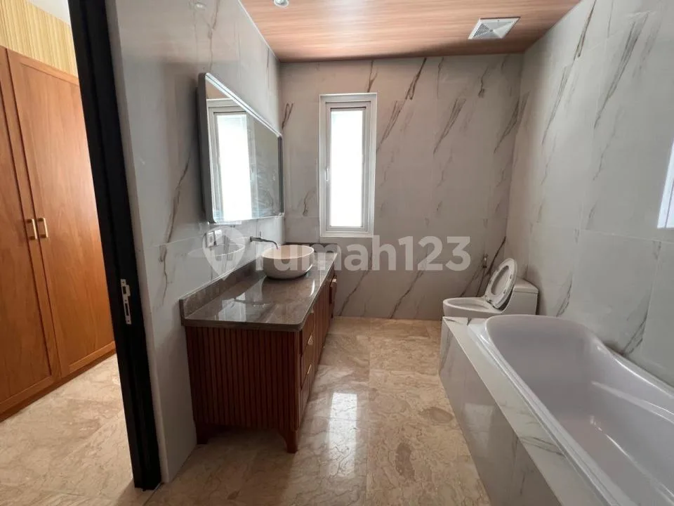 Villa 2 Lantai Di Dekat Pantai Berawa Ekslusif - Image 4 of 4