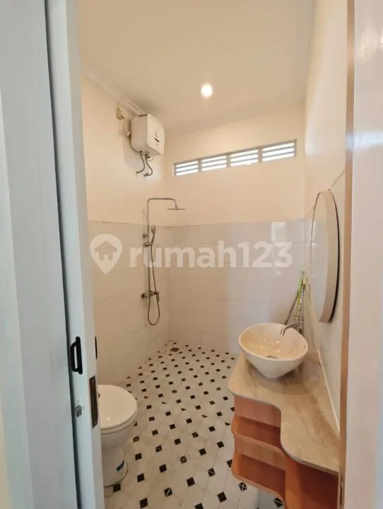 Rumah Baru 2 Lantai di Jln Gunung Soputan Siap Huni Bebas Banjir Lingkungan Aman - Image 4 of 4