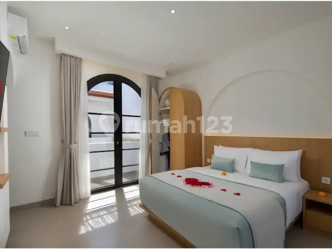 Luxury Mediteranian Villa For Sale In Canggu Only 5 Menit To Brawa Beach - Image 3 of 10
