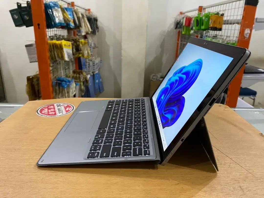 DELL Latitude E7200 2in1 Core i5Gen8 Ram 8GB SSD 256GB Slim Touchscren - Image 5 of 10