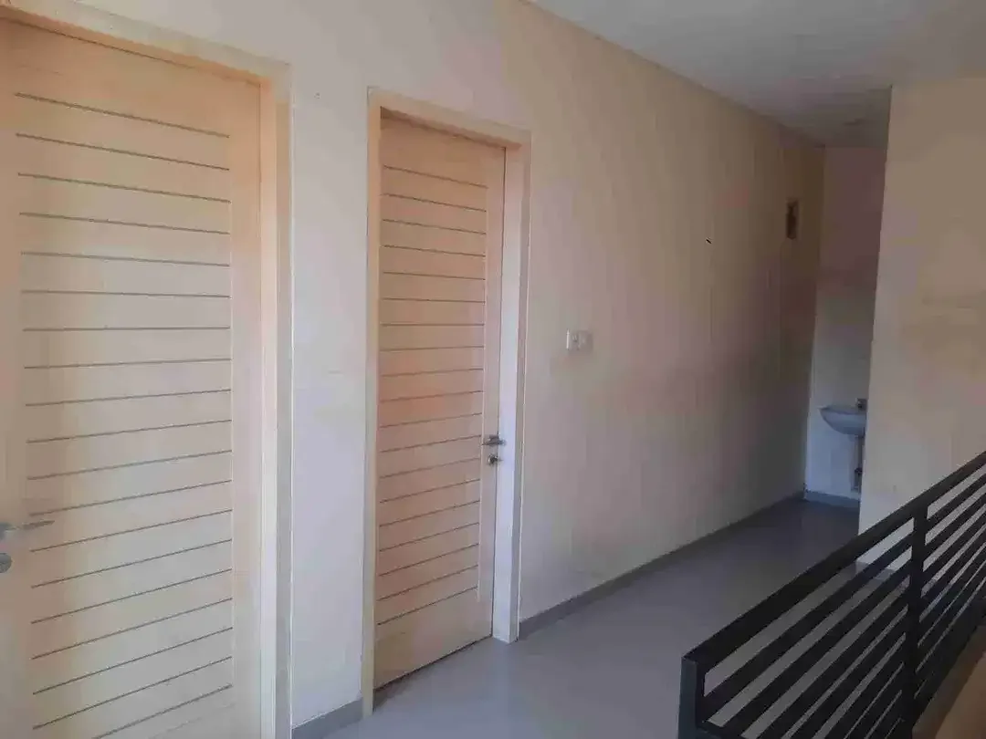 DIJUAL DAN DISEWA RUMAH LANTAI 2 DEKAT KAMPUS INSTIKI DAN UNDIKNAS PANJER - Image 7 of 10