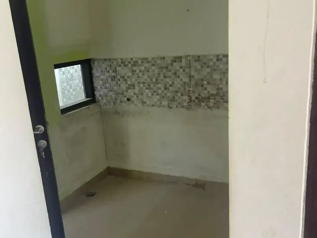 JUAL RUMAH 2 LANTAI LOKASI PRIME RENON - Image 2 of 10