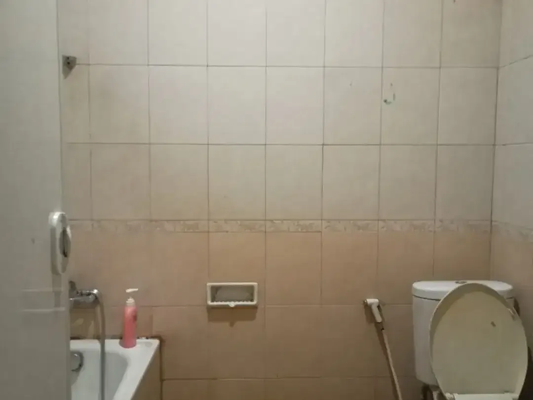 RUMAH LANTAI DUA TAMAN GRIYA FASILITAS GARASI LUAS - Image 2 of 10