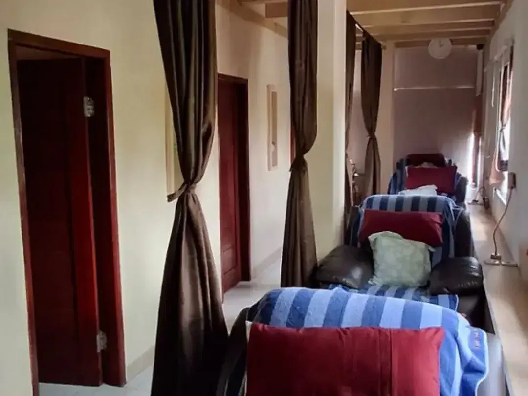 Properti Komersial 4 Lantai Cocok untuk Bisnis Dijual, di Renon - Image 3 of 10