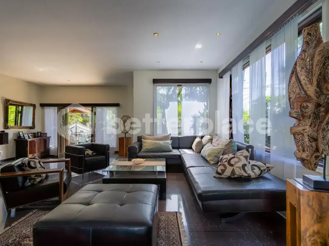 Spacious Freehold Family Villa in Jimbaran with Large Garden and Private Pool - Image 8 of 10