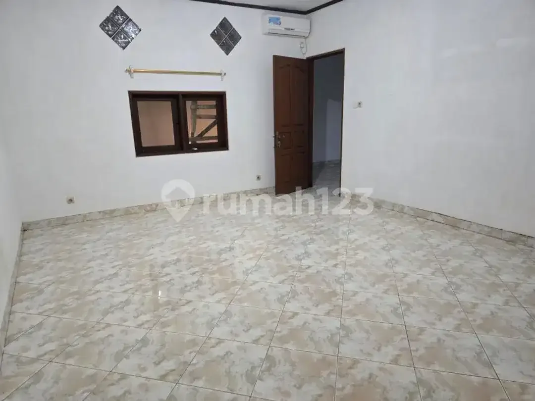 Bebas Banjir, Rumah, 2 Lantai, di Pemogan Dibawah Harga Pasar - Image 3 of 10