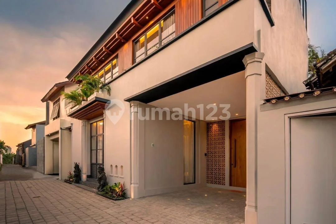 Yearly Rental 2 Bedrooms Villa Berawa Canggu - Image 1 of 4