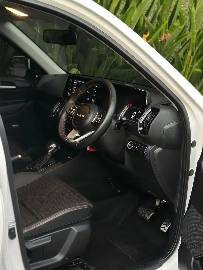 Kia Sonet 1.5 Premiere 2023 Asli Bali Matic Low KM 15.000 - Image 7 of 10