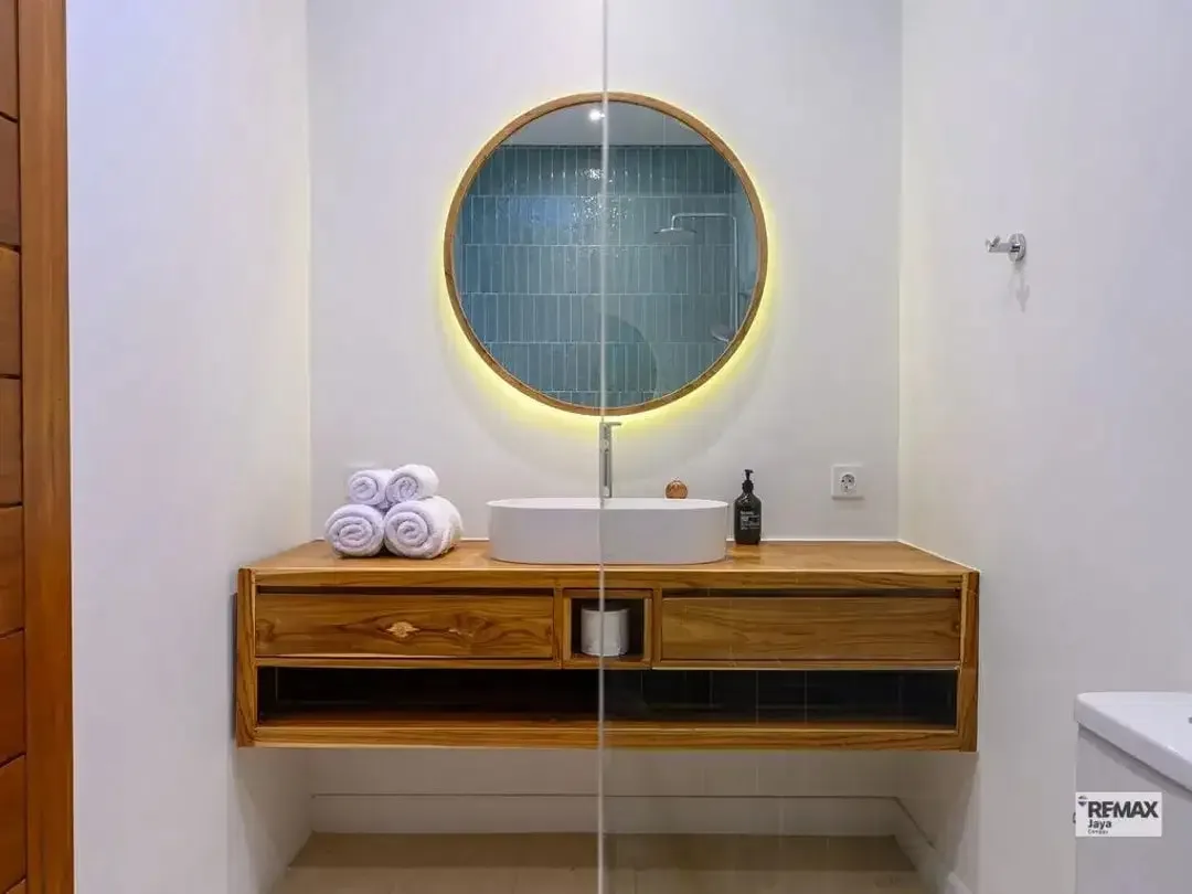 Modern 2-Bedroom Townhouse With Up To 65-Year Leasehold In Sanur - Image 10 of 10