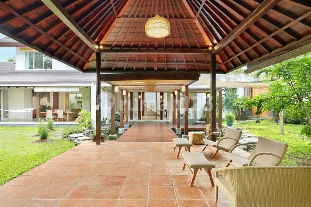 Villa dengan garden yang luas dan asri dekat Umalas - Image 2 of 4